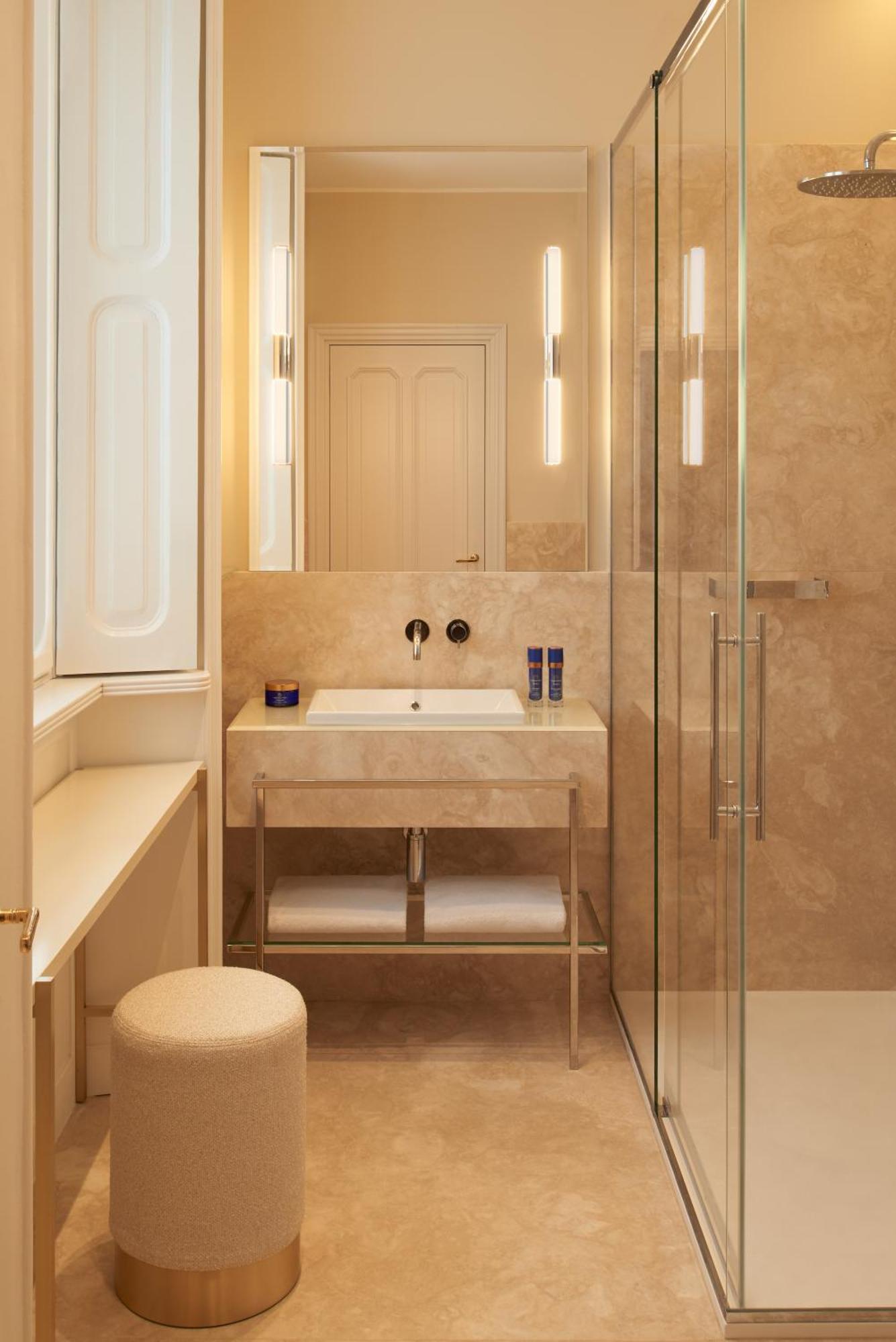 Amabilia Suites Милано Екстериор снимка